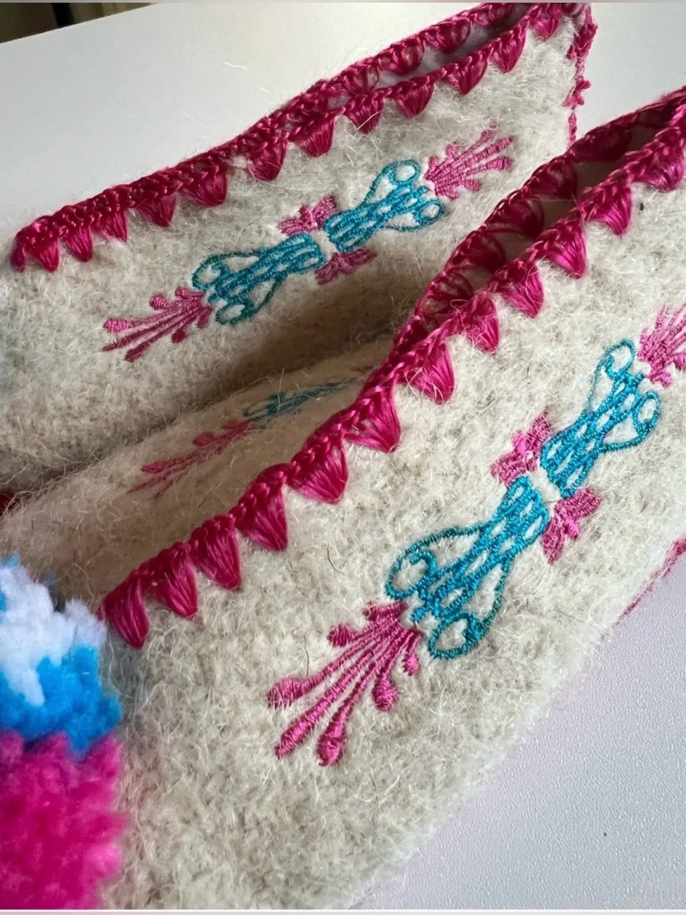 Minas Wool Greek Pom Pom Slippers Size UK 11 Youth 5 1/2 ye